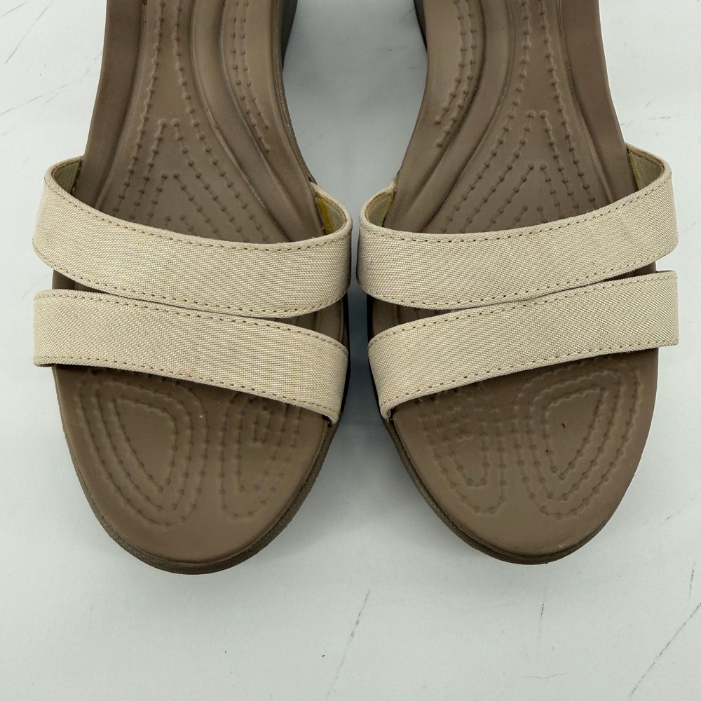 Crocs Leigh II Ankle Strap Wedge Sandal Beige Tan Women 10 Y2K Comfy Beach Vacay - Picture 2 of 11